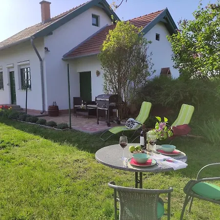 Nyaraló Szőlőhegyi Házikó - In The Vineyard *
